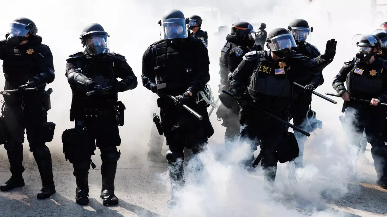 Proteste în Los Angeles. Forțele de ordine, mobilizate pentru reprimarea manifestanților Foto: Profimedia