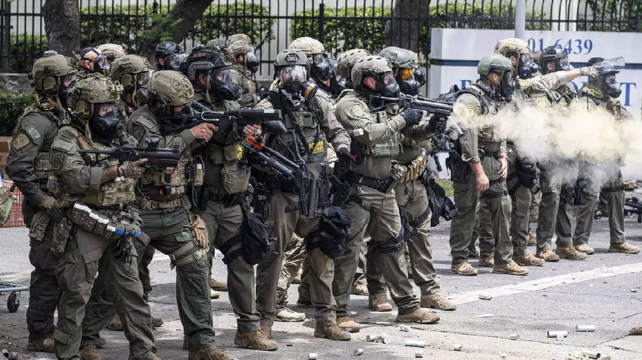 CALIFORNIA, USA - JUNE 06: U.S. Border Patrol and protesters clash after a raid was conducted by Immigration and Customs Enforcement near a Home Depot of illegal immigrants in Paramount, California on June 06, 2025. Jon Putman / Anadolu