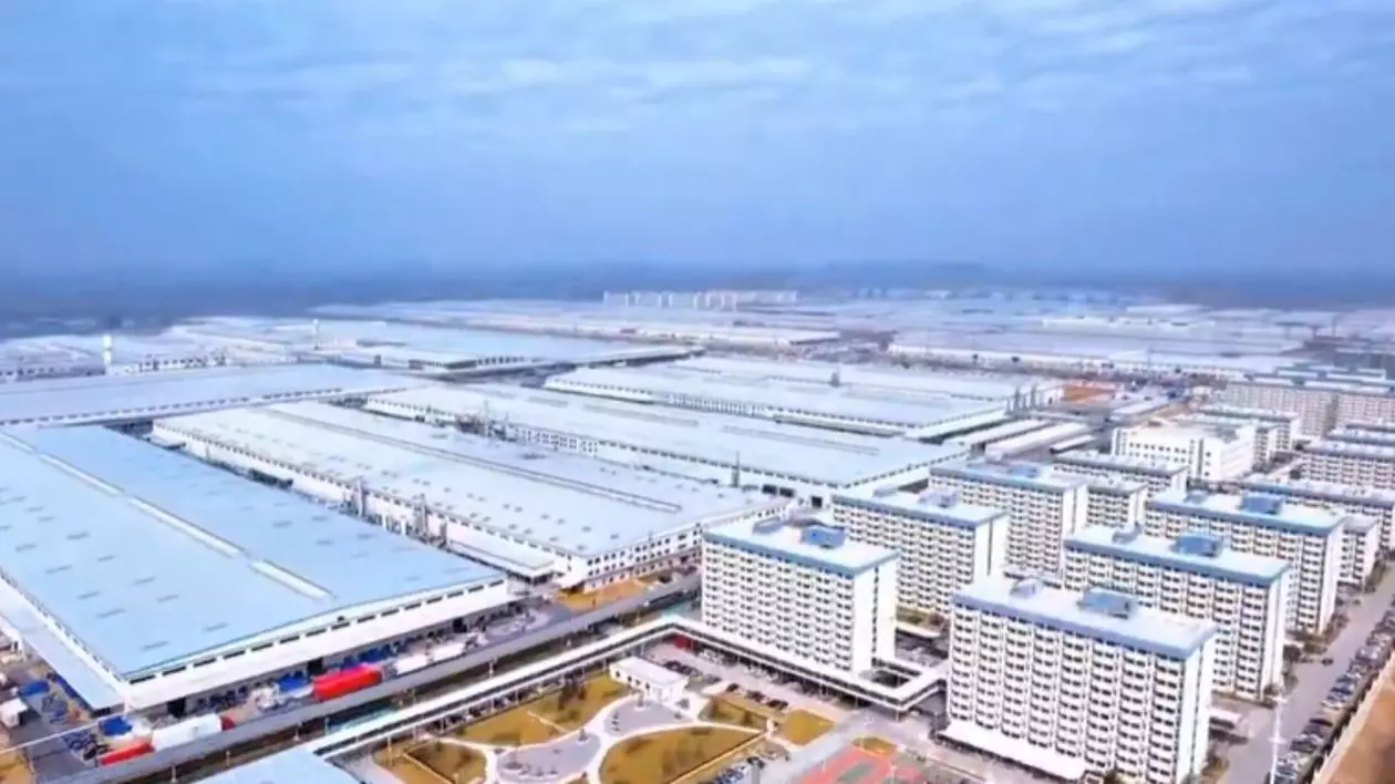 Randare 3D a noii fabrici BYD din Zhengzhou care va fi mai mare decât San Francisco