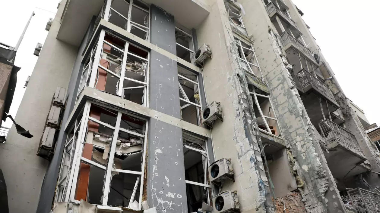Clădire avariată de un atac cu drone rusești în Ucraina