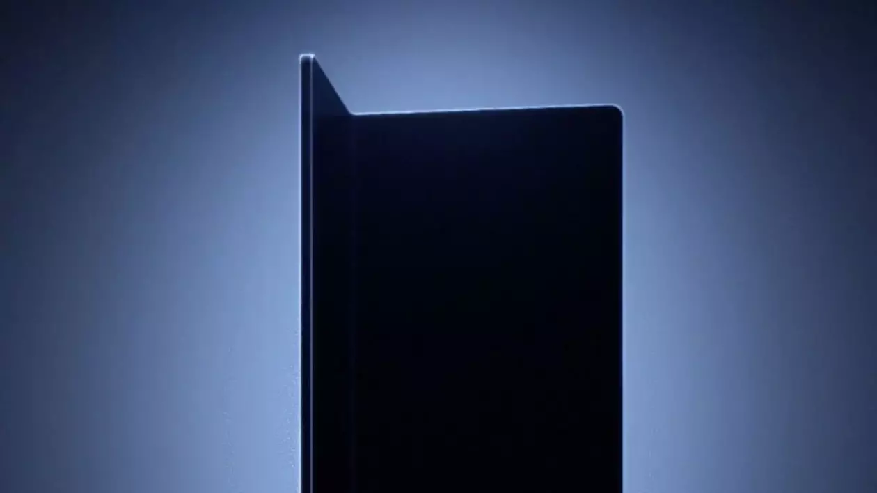 Imagine teaser cu Samsung Galaxy Z Fold7 depliat, în umbră, în fața unui fundal albastru.