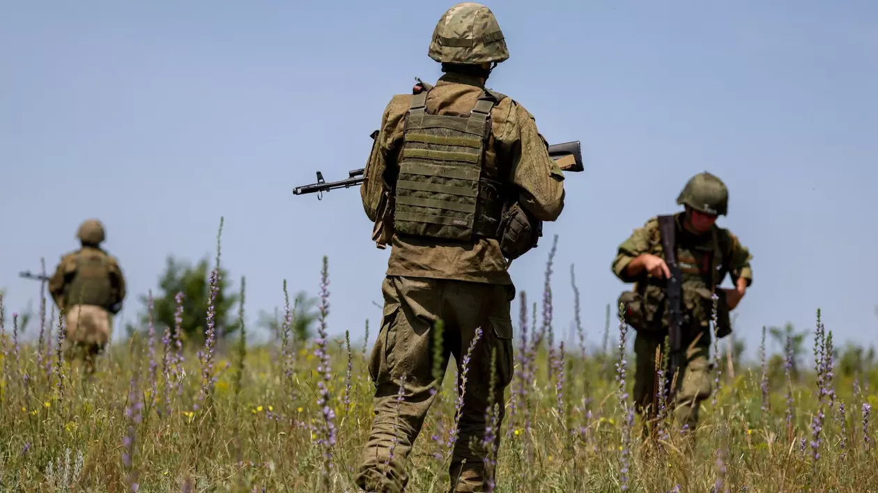 Trei soldați ruși surprinși pe un câmp din Lugansk, Ucraina