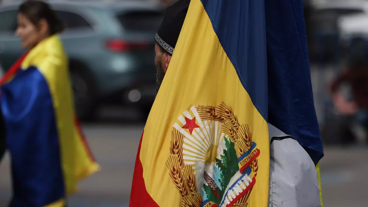 Cine să le dea românilor rușine?