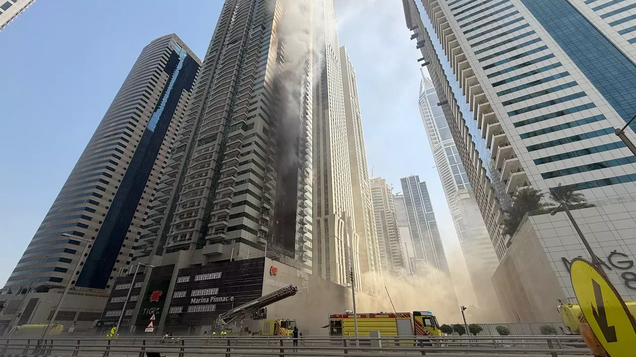 Incendiul dintr-un zgârie nori din Dubai a fost stins