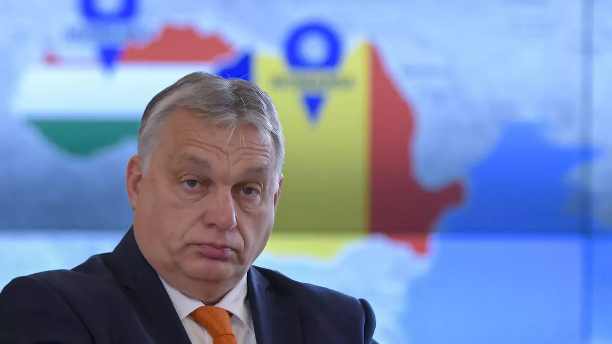Premierul Ungariei, Viktor Orban, pe fundalul unei hărți a României