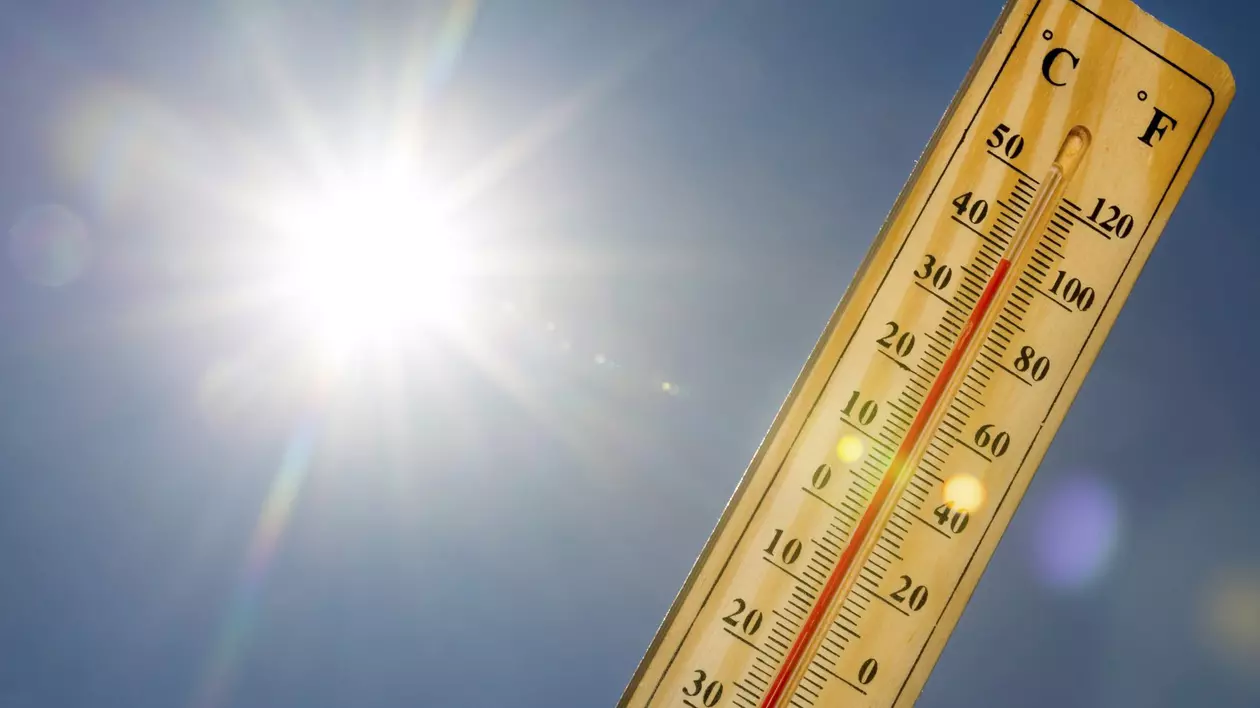 Poză cu un termometru care indică 39 de grade Celsius