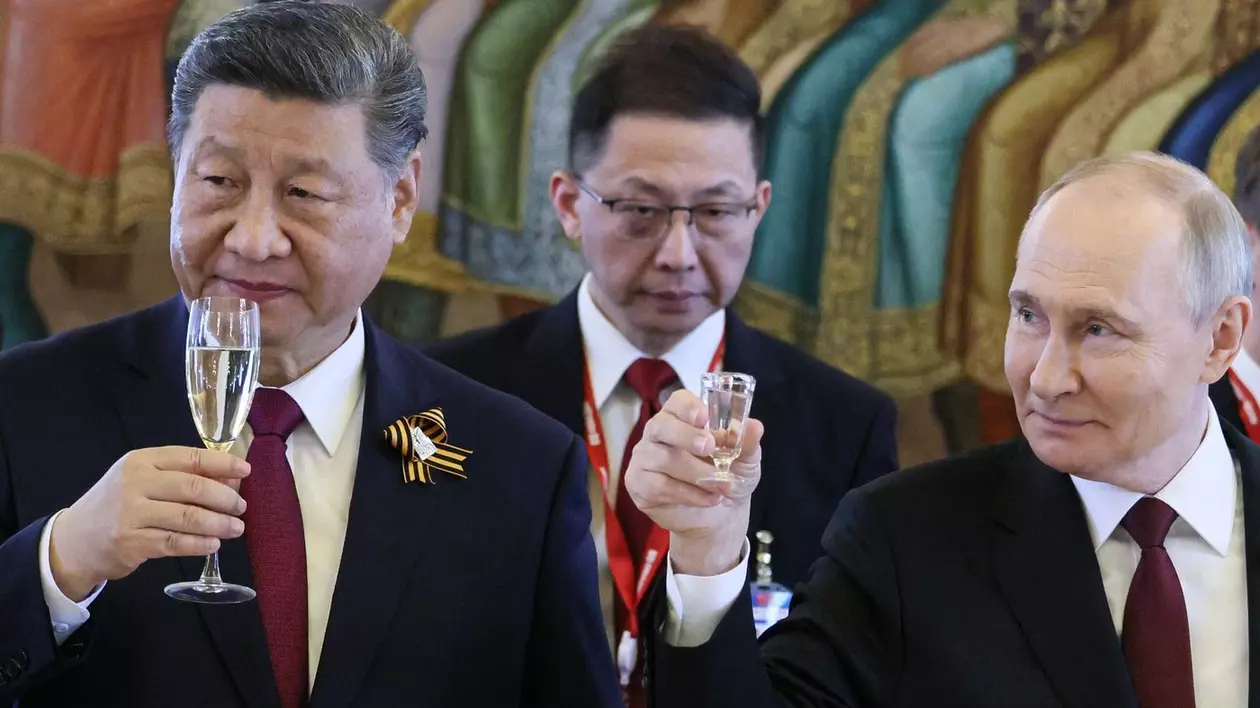 Xi Jinping (stânga) și Vladimir Putin (dreapta) la o recepție la Kremlin Foto: Profimedia