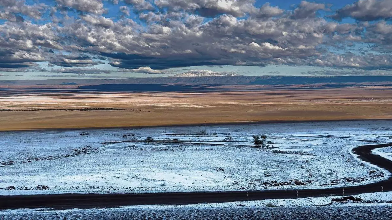 Deșertul Atacama acoperit de un strat de zăpadă, încă de la primele ore dimineții