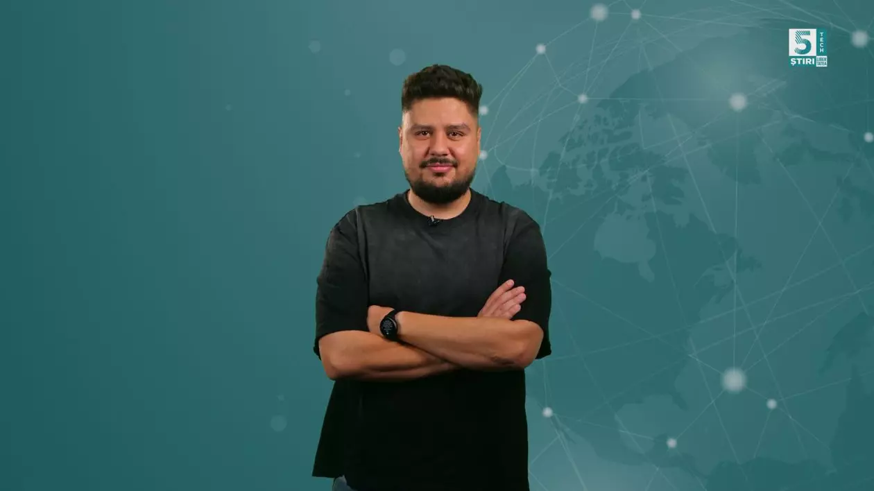 Claudiu Râpan în emisiunea 5 știri by Libertatea - Tech, ediția din 3 iulie 2025, îmbrăcat într-un tricou negru, cu mâinile împreunate.