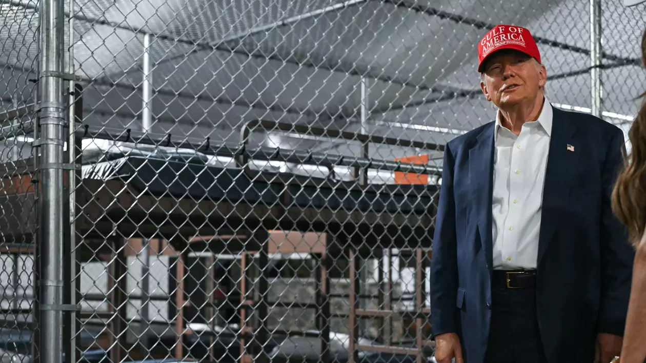 Donal Trump a pierdut sus&#539;inerea majorit&#259;&#539;ii americanilor &icirc;n privin&#539;a politicii sale dure anti-imigran&#539;i. Ce arat&#259; dou&#259; sondaje