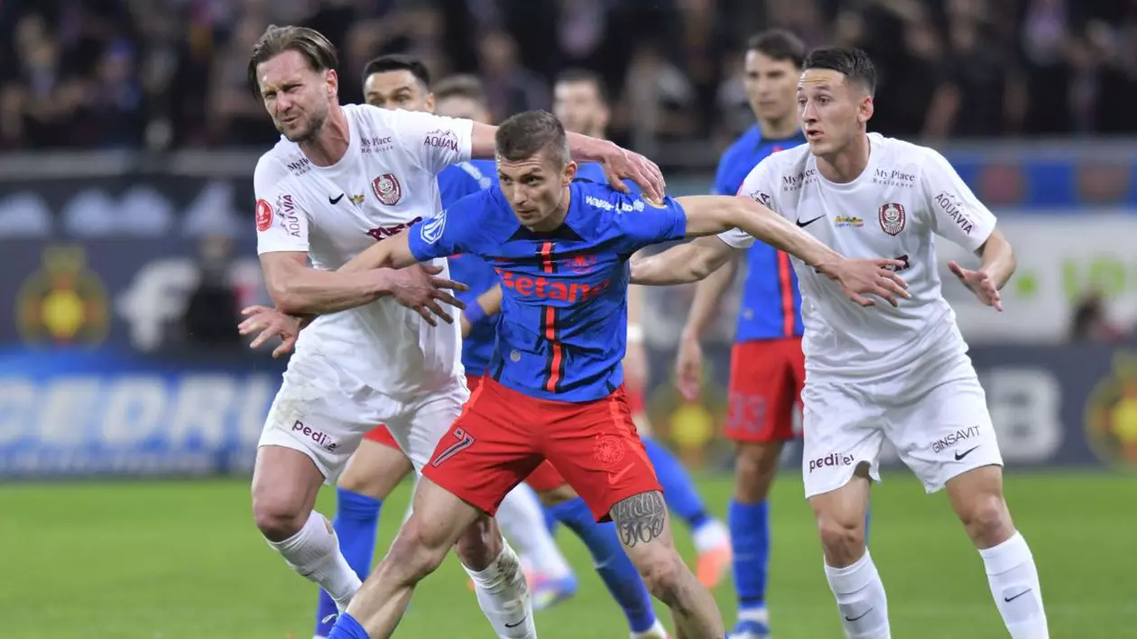 Florin Tanase (C), de la FCSB, suteaza in timpul meciului de fotbal contra echipei CFR Cluj din etapa 5 a play-off-ului Superligii, disputat pe Arena Nationala din Bucuresti, duminica, 20 aprilie 2025. ALEXANDRU DOBRE / MEDIAFAX FOTO