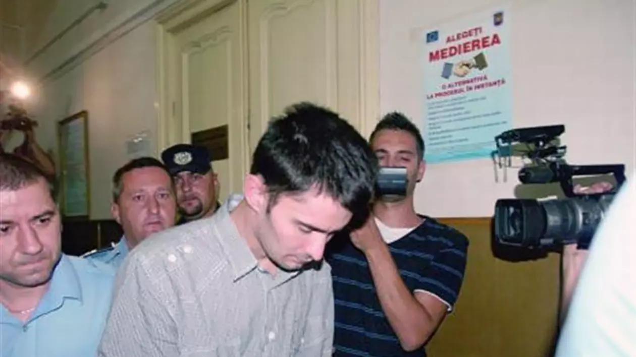 Violatorul de copii Marius Frumuzache a ieșit din închisoare. A închiriat un apartament în Ploiești, în vecinătatea parcurilor unde și-a abordat victimele