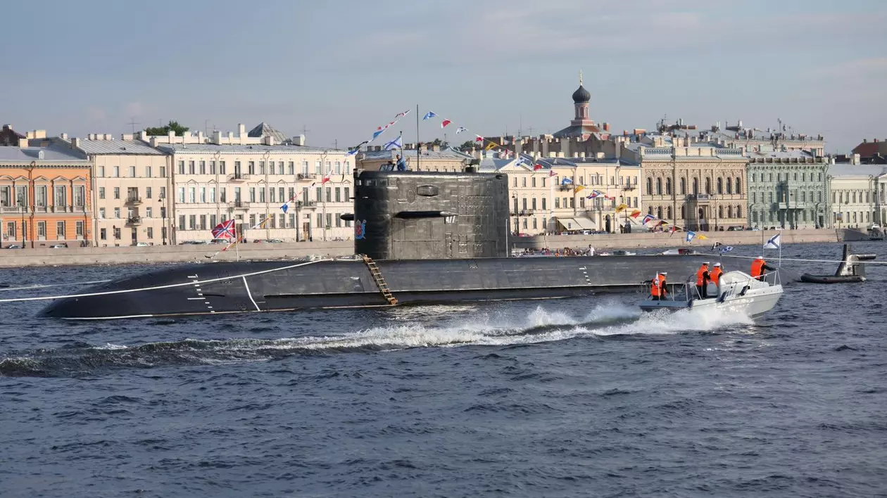 Un submarin rusesc observat în apele râului Neva înainte de parada navală din 2020. Imagine cu caracter ilustrativ Foto: Profimedia