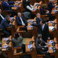 Guvernul Ludovic Orban, în faţa votului! Câți parlamentari sunt acum în sală