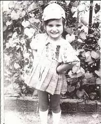 andreea-esca-in-copilarie-1