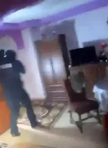 Momentul în care bărbatul din Neamț este împușcat mortal de luptătorii SAS: „Hai afară, lasă arma, nu îți facem nimic! Discutăm și atâta tot”