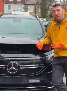Un mecanic român a scos bateria unui Mercedes electric de 4 ori la rând și a descoperit secretul erorilor de soft | VIDEO