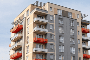 Paradoxul imobiliar din România: vânzările scad, dar prețurile cresc. Gabriel Biriș: „Ne așteaptă o ajustare de durată, de circa 5 ani”