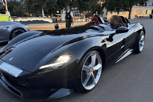 Poliția i-a confiscat Ferrari-ul de 3,7 milioane de lire sterline la o jumătate de oră după ce s-a urcat la volan