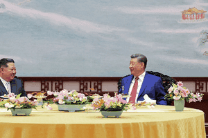 Xi Jinping vizitează Coreea de Nord, prima deplasare la Phenian în 7 ani. Vizita vine după întâlnirea de la Beijing cu Donald Trump
