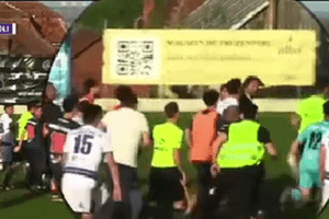 Imagini incredibile: Dan Alexa, repriză de box pe gazon!