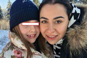 How bad!  Oana Roman OFFENDED her daughter on Christmas Eve.  All of Romania heard him scream