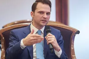 „Poate nu o să vă vină să credeți”. Lui Sebastian Burduja i-a murit fiica, care avea trei ani în momentul tragediei. Soția lui era însărcinată în luna...