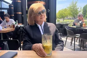 Au anunțat acum, șocul e uriaș! România, iar în lacrimi amare și haine de doliu...A MURIT și vocea de aur! Am pierdut un talent uriaș, o voce care a f...
