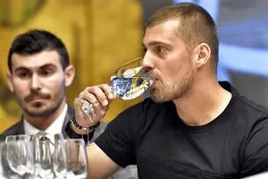 Gabi Tamaș a numit „cel mai mare șprițar” cu care a fost coleg: „Vodcă, coniac, whisky. Ne-am făcut pilaf!”