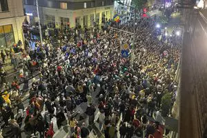 O scandare celebră de pe stadion s-a auzit în București, după ce Nicușor Dan l-a învins pe George Simion la alegerile prezidențiale