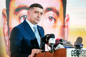 George Simion are un sfătuitor neștiut de la vârful fotbalului! Acum 20 de ani, i-a dat un bilețel: „În speranța că George va ajunge o glorie”