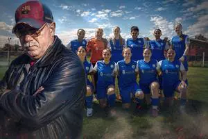 Acuzații șocante la Ploiești! A intrat peste fete în timp ce se schimbau și a lovit o fotbalistă: „A început să o împingă și să-i dea pumni în față”