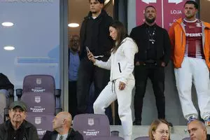 Campioana-fotomodel a atras toate privirile la Rapid - CFR » Cum a fost surprinsă în Giulești: fanii au vrut să imortalizeze momentul