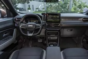 Noua mașină Dacia a fost „prezentată”: imaginile au scăpat pe net » Va fi mai ieftină decât rivalele Kia și Suzuki
