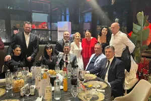 Viata bate filmul! Unul dintre granzii Romaniei, implicat in cel mai mare scandal amoros al anului!! 35 de ani de mariaj, aproape 14 ani de relație pa...