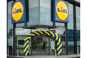 S-a deschis cel mai mare magazin Lidl! Are 3 etaje și terasă amenajată