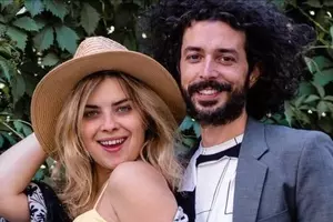 Nuntă princiară la Palatul Știrbey! Nașii, Marius Moga și discreta lui soție, Bianca Lăpuște, prezență rară în showbiz-ul de la noi! Bianca, superbă î...