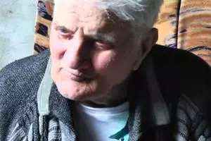 Un bătrân din Bacău, dispărut de 30 de ani, s-a întors din senin acasă. Vasile nu ştie ce i s-a întâmplat în toţi aceşti ani. "Nu-mi venea să cred, era ceva de domeniul fantasticului"
