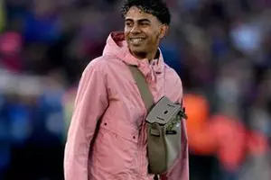 Look de aproape 30.000 de euro pentru Lamine Yamal. Cum a venit starul îmbrăcat la El Clasico