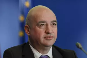 Surse: Ilie Bolojan îl protejează pe șeful Autorității pentru Reformă Feroviară. Demolatorul CFR, pus sub control judiciar