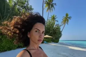 Fără filtre pe plajă! Cele mai spectaculoase poze cu vedetele noastre în costum de baie [FOTO]