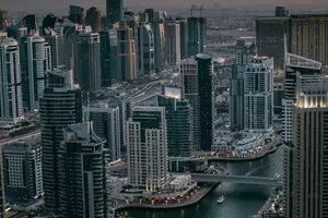 Investițiile imobiliare în Dubai, restricționate pentru străini. Unui român i s-a refuzat accesul în țară și i s-a spus: cumpărați online!