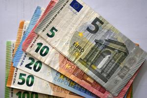 Ce rămâne dintr-un salariu brut de 100.000 € după taxe. Cât de diferit taxează Europa veniturile mari