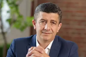 Florian Libocor / Scenarii pentru economie: Stabilitate fără majoritate sau legitimitate fără garanții?