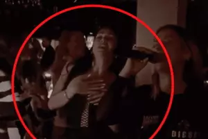 A făcut show într-un club din București! Oamenii au crezut că nu văd bine, dar ea era... Și-a lăsat copiii acasă și a rupt ringul de dans! Foto