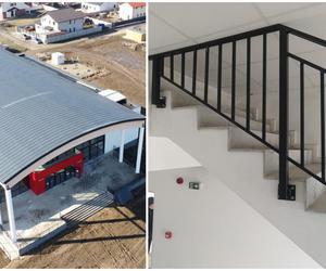 Noul cămin cultural din Dumbrăvița are două scări care se opresc în tavan. Proiectantul: „Acolo se poate face în viitor o terasă”