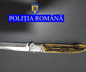 Urmărit internațional, prins circulând fraudulos într-un tren Interregio. Bărbatul era înarmat cu un cuțit