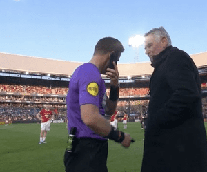 Nemaivăzut: arbitrul Danny Makkelie a primit un telefon în timpul finalei Cupei și s-a dus să răspundă