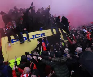 Bătăi înainte De Meciul Liverpool - AS Roma. Huliganii Italieni I ...