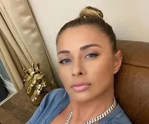 Anamaria Prodan s-a pozat în lenjerie intimă. Impresara a renunțat la inhibiții și a lăsat totul la vedere